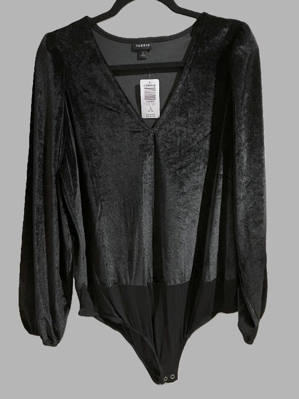 Torrid Size 1 (14-16) NWT Black Velvet Long Sleeve V-Neck Bodysuit Snap Crotch
